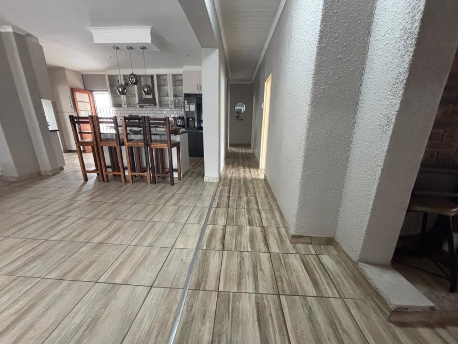 To Let 4 Bedroom Property for Rent in Voelvlei Western Cape